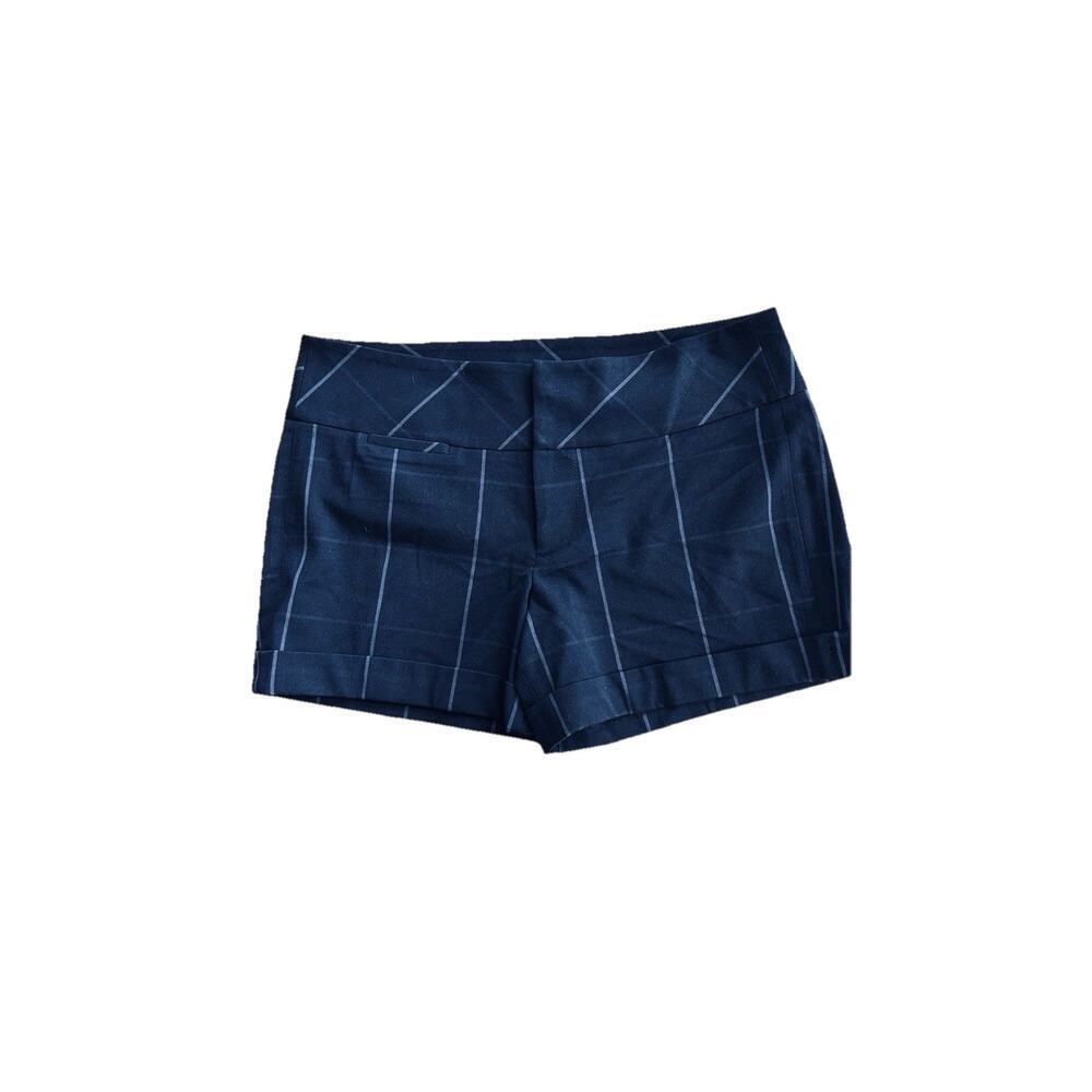 Guess Los Angeles Women's Mid-Rise Navy Plaid Cuffed Shorts Size 29